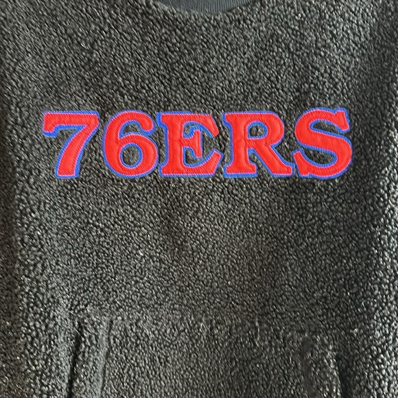 Fisll 76ers fuzzy pullover - Picture 4 of 10